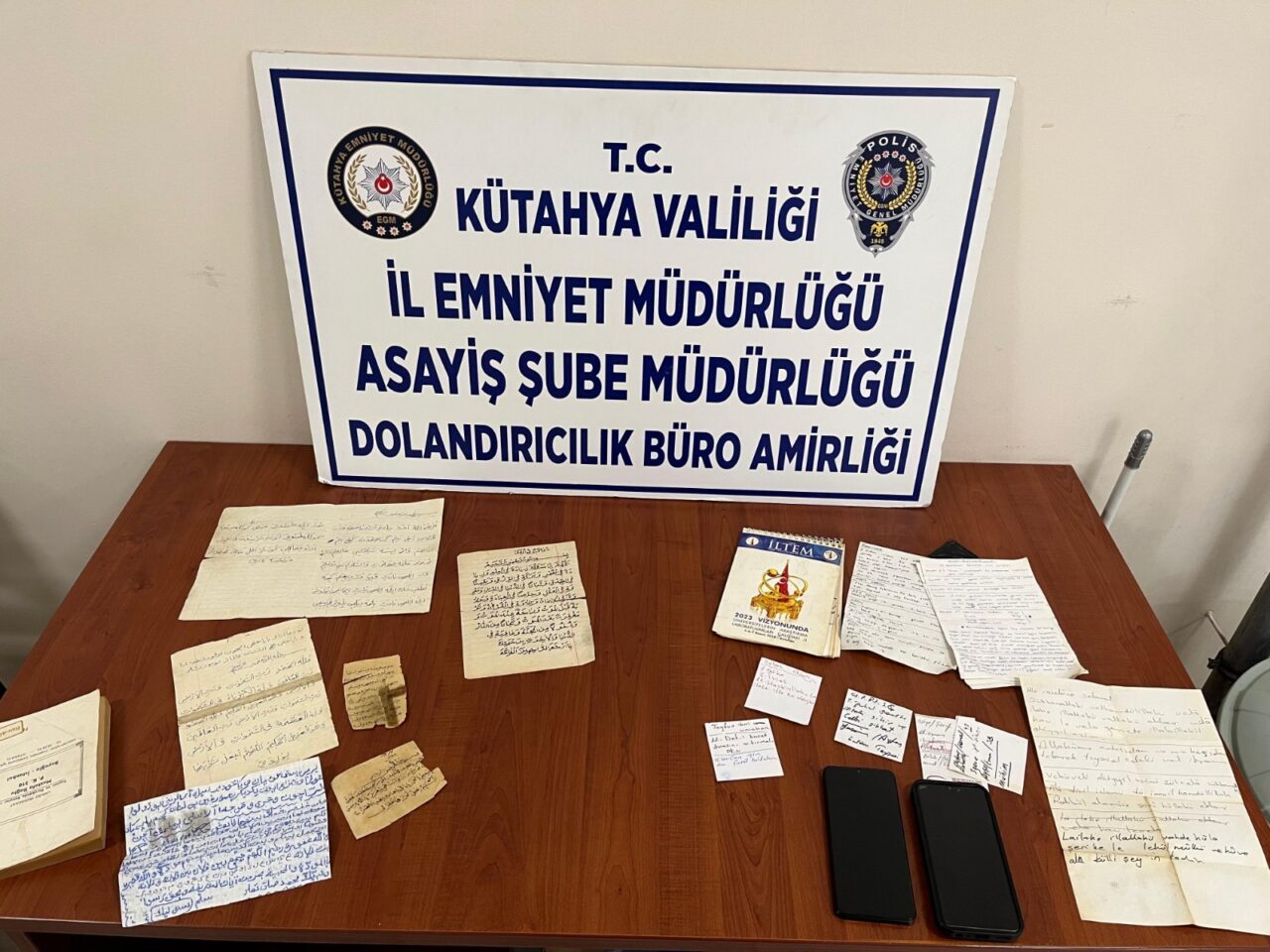 Kütahya’da dini duyguları istismar ederek büyücülük yapıp dolandırıcılık yaptığı belirlenen