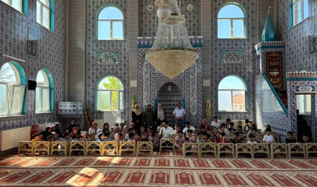 Afyonkarahisar’ın Emirdağ ilçesinde çocuklara yönelik yaz Kur’an kursu başlatıldı.