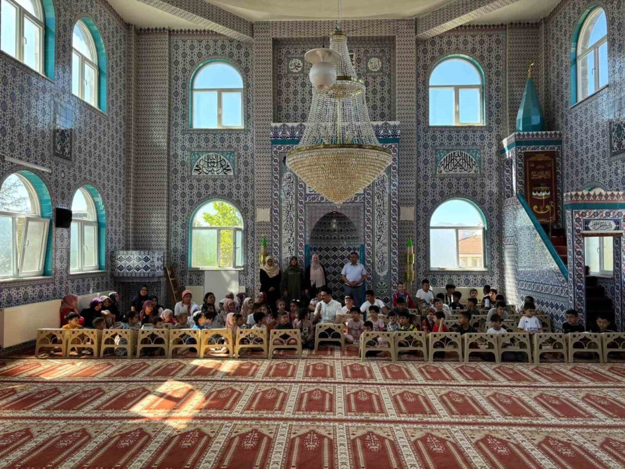 Afyonkarahisar’ın Emirdağ ilçesinde çocuklara yönelik yaz Kur’an kursu başlatıldı.