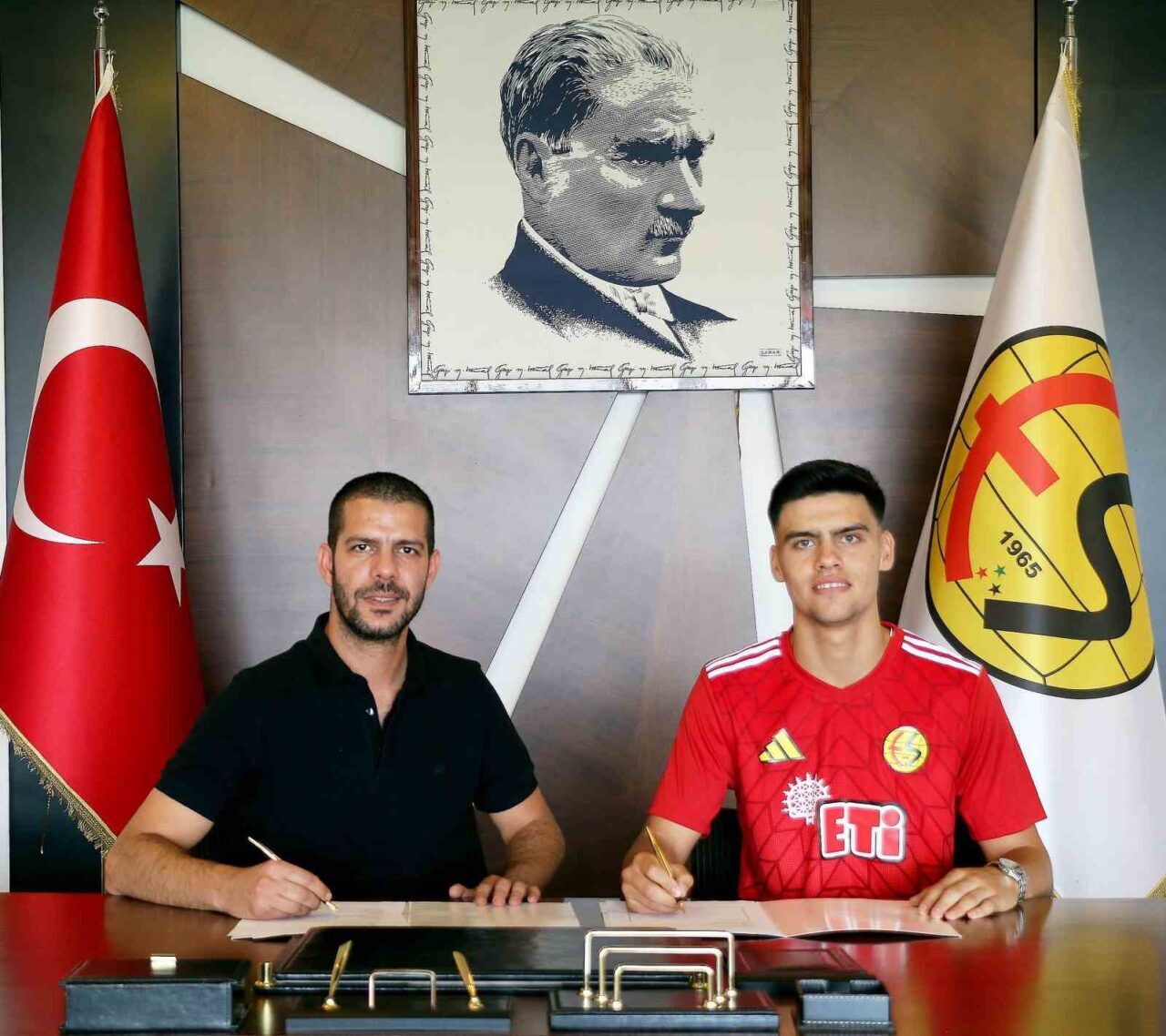 Eskişehirspor, kendi alt yapısından çıkan ve 2 sezondur A Takım