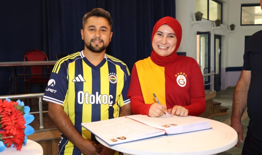 - Afyonkarahisar'da nikah töreninde Fenerbahçe forması giyen matematik öğretmeni Ali