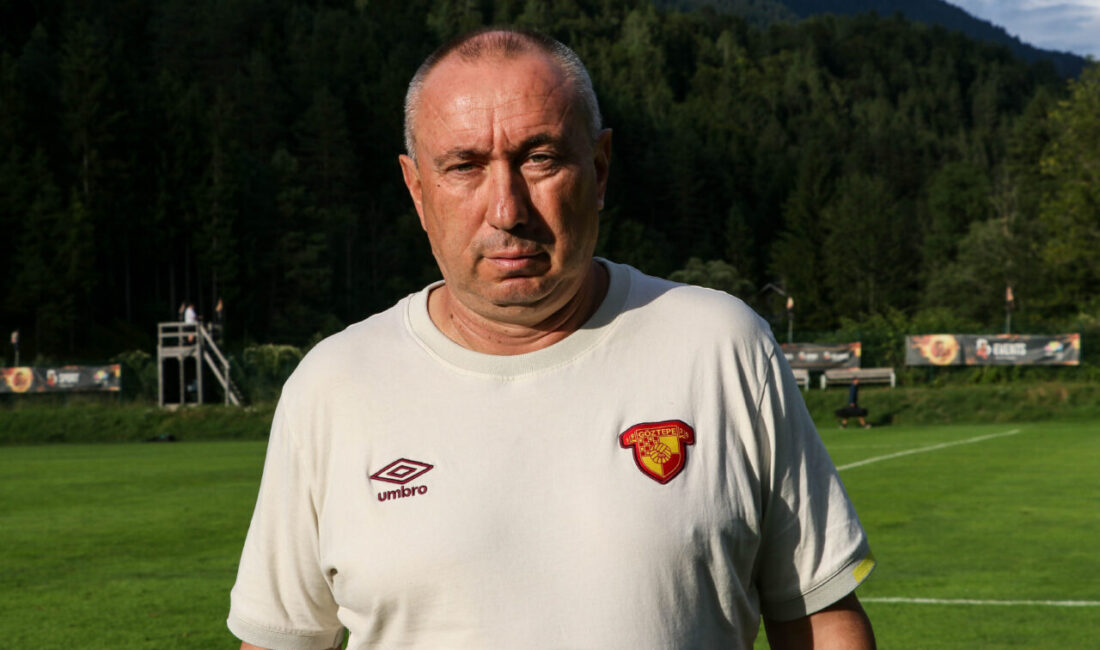 Göztepe Teknik Direktörü Stanimir Stoilov, yeni sezon hazırlıkları kapsamında oynanan