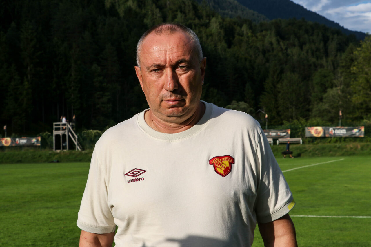 Göztepe Teknik Direktörü Stanimir Stoilov, yeni sezon hazırlıkları kapsamında oynanan