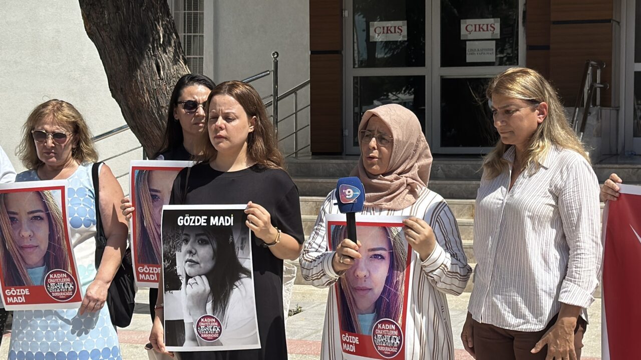 İzmir'in Karşıyaka ilçesinde boşanma aşamasındaki karısını silahla öldüren sanık, ağırlaştırılmış