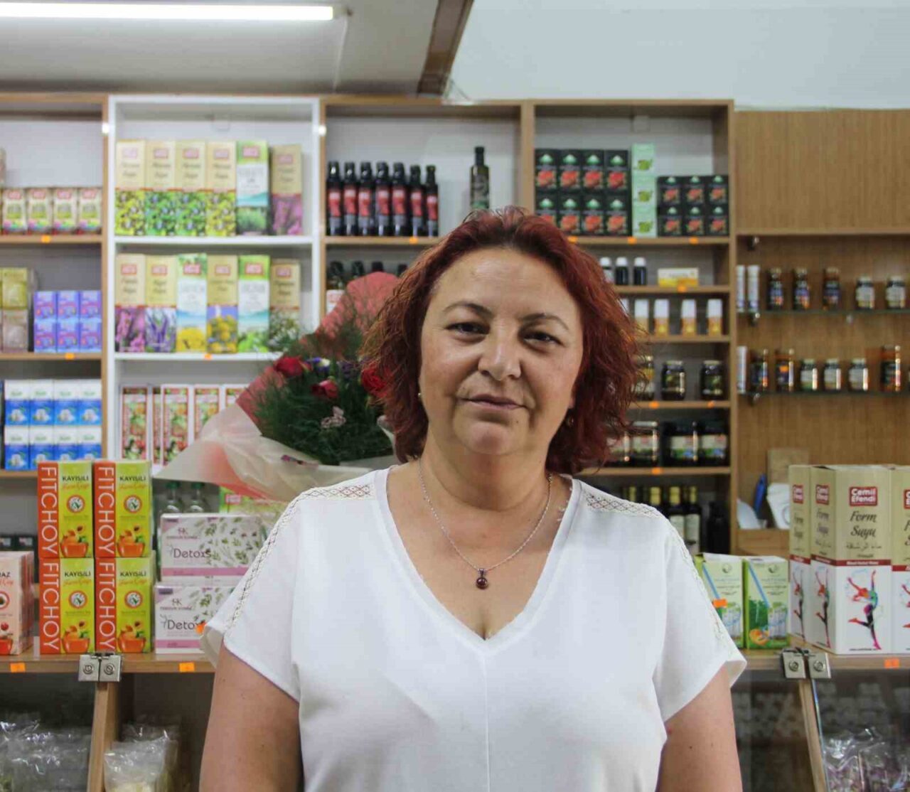Afyonkarahisar’ın Arifiye Mahallesi’nde 8 yıldır aktarlık yapan Sibel Yasak, mesleğine