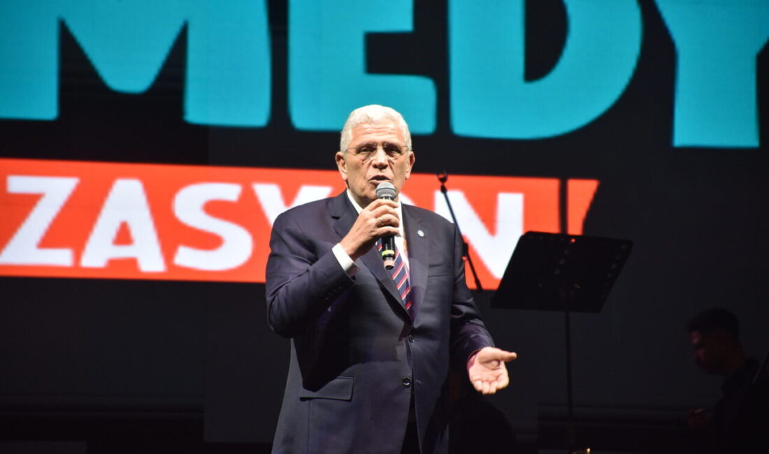 İYİ Parti Genel Başkanı Müsavat Dervişoğlu, Afyonkarahisar'ın Çay ilçesinde Vişne