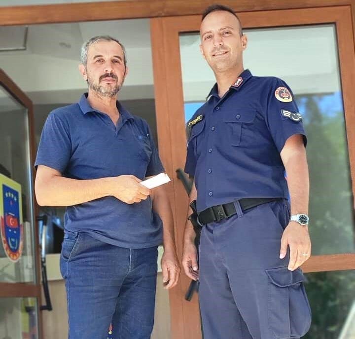 Kütahya’nın Hisarcık ilçesinde servis şoförünün arazi yangını söndürme esnasında bulduğu