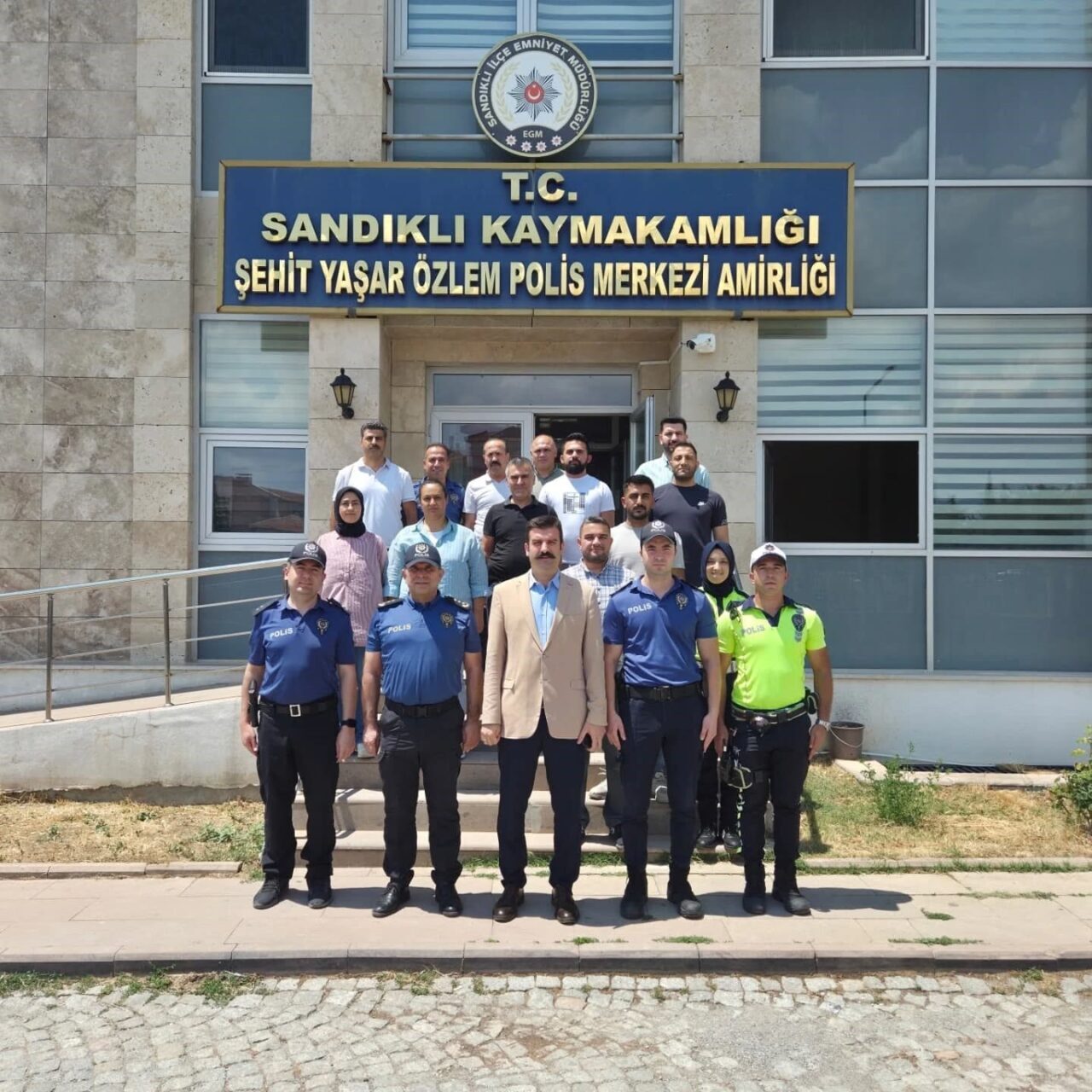 Afyonkarahisar’ın Sandıklı ilçesinde görev yapan Kaymakam Selçuk Yosunkaya, kamu kurumlarına
