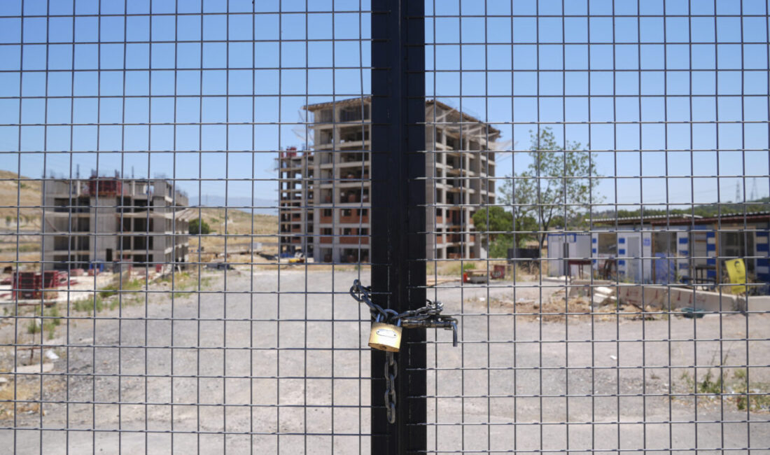 İzmir Büyükşehir Belediyesince 2011 yılında başlatılan Uzundere Kentsel Dönüşüm Projesi'nin