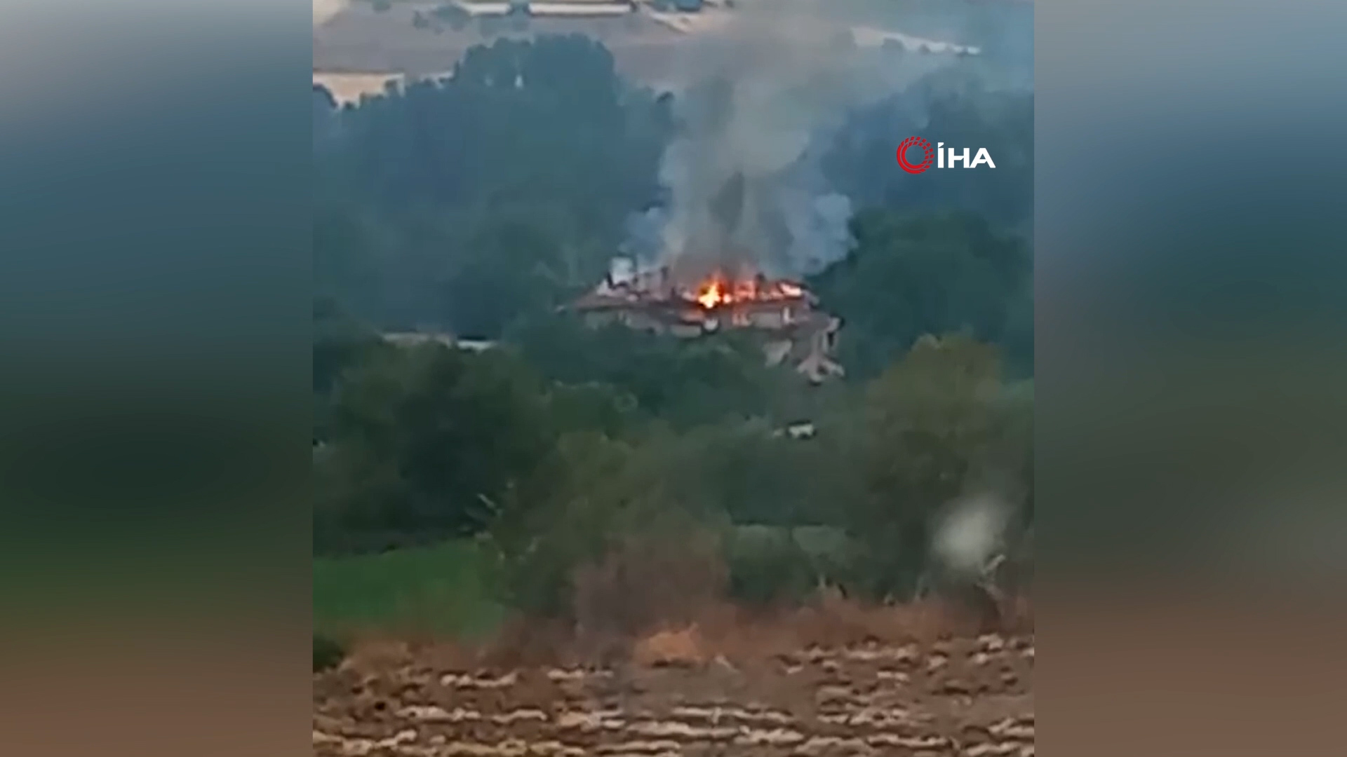 Kastamonu'da bir eve isabet eden yıldırım, büyük çaplı bir yangına