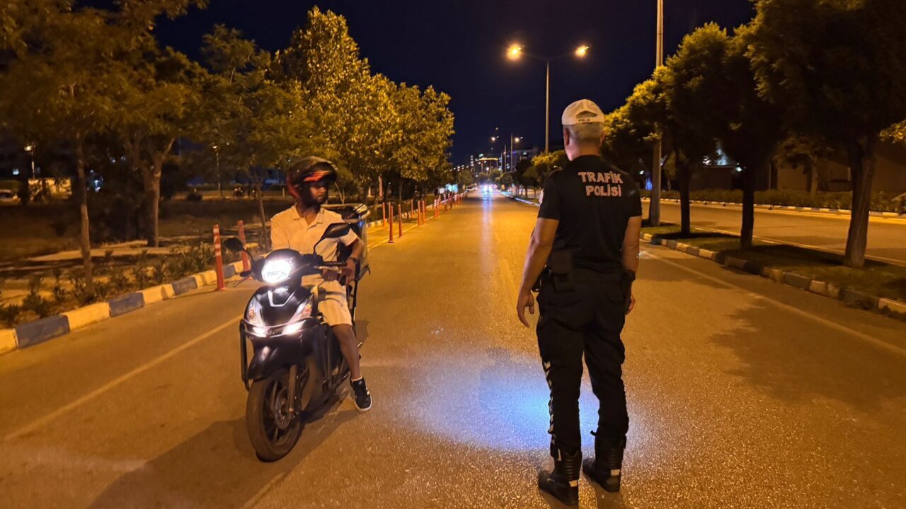 Manisa'nın Yunusemre ilçesinde üzerinde uyuşturucu ele geçirilen şüpheli gözaltına alındı.