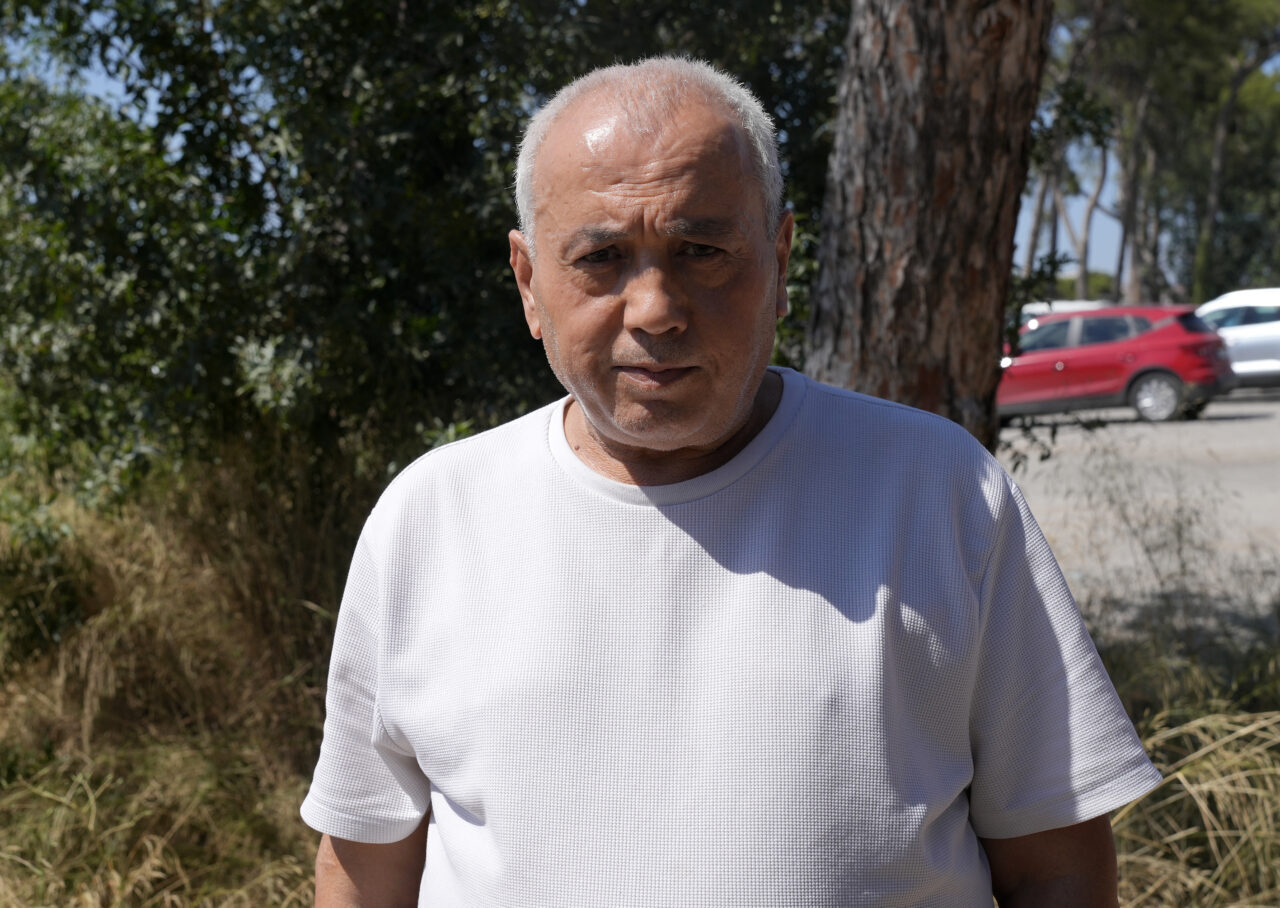 İzmir'de, dördüncü olarak bitirdiği hemşirelik bölümünün mezuniyet törenini beklerken çöp