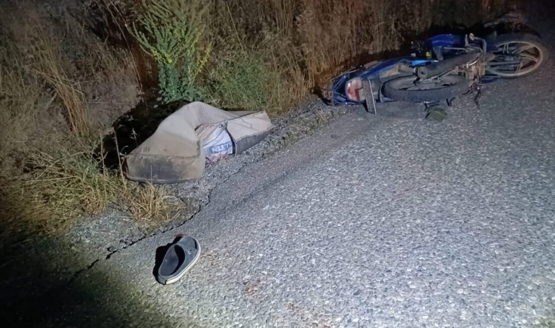 Uşak'ın Banaz ilçesinde meydana gelen kazada, motosikletin şarampole devrilmesi sonucu