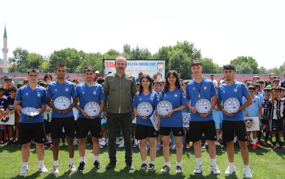 Nejat Tülek Junior CUP futbol turnuvası ödül töreniyle son buldu