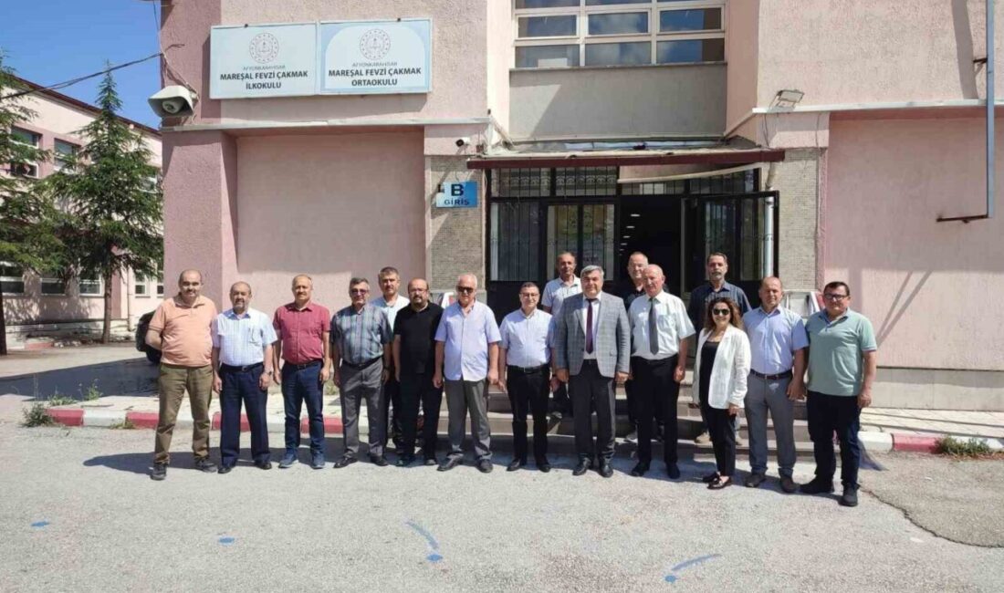 Afyonkarahisar’daki okullara tadilat ve onarım çalışmaları devam ederken, okulların yeni