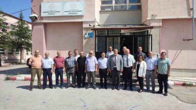 Afyonkarahisar’daki okullara tadilat ve onarım çalışmaları devam ederken, okulların yeni