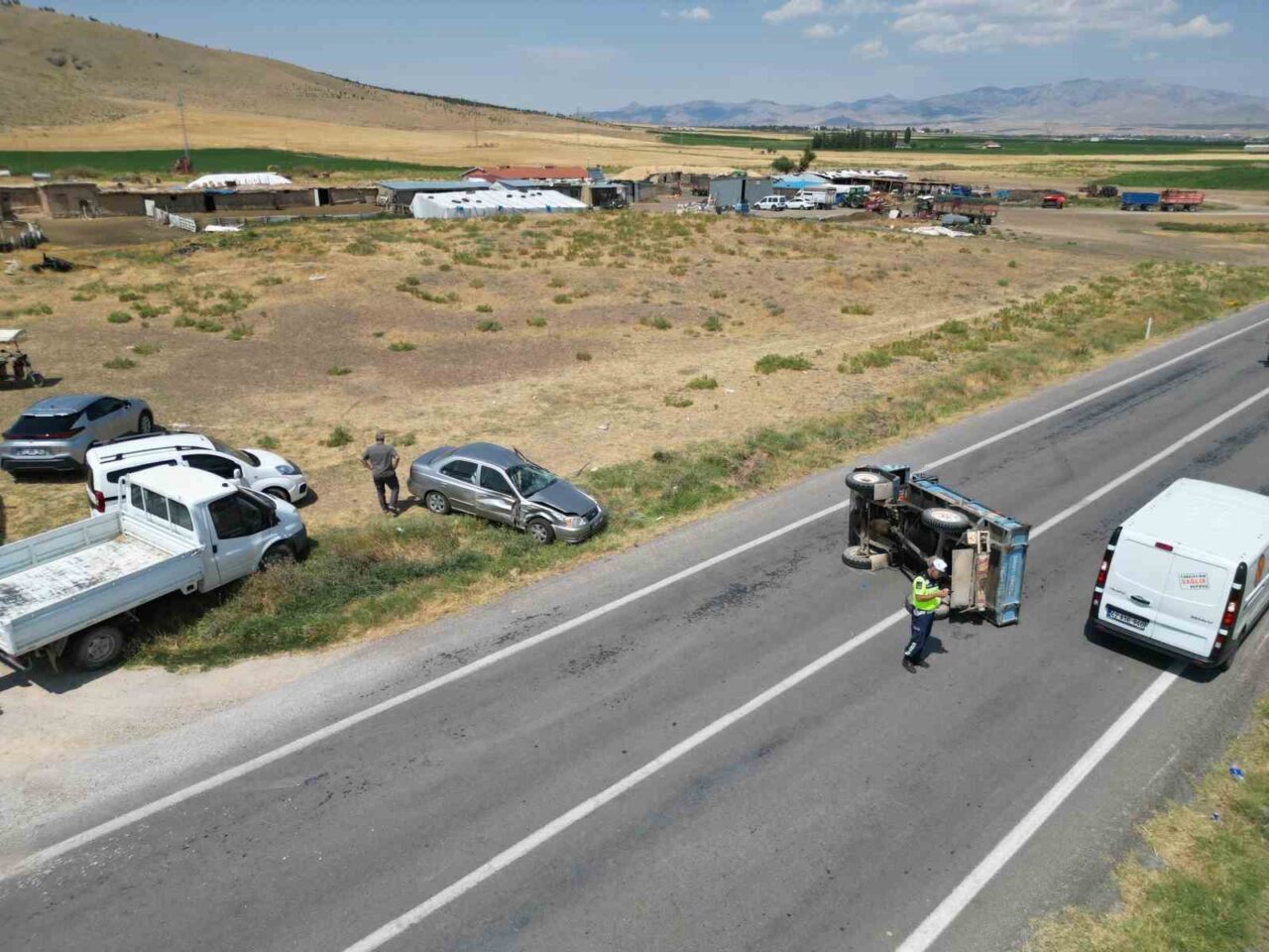 Afyonkarahisar’ın Bolvadin ilçesinde otomobil ile tarım aracının karıştığı kazada bir