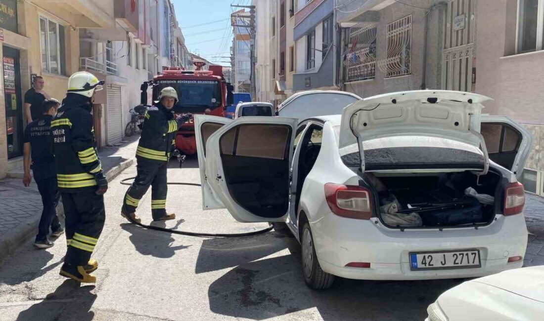 Eskişehir’de park halindeki bir otomobilin içerisinde çıkan yangın itfaiye ekiplerinin