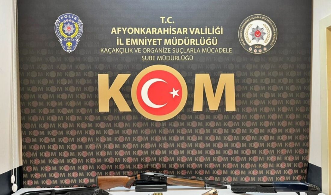 Afyonkarahisar İl Emniyet Müdürlüğü ekipleri, kent merkezinde bir adrese düzenledikleri