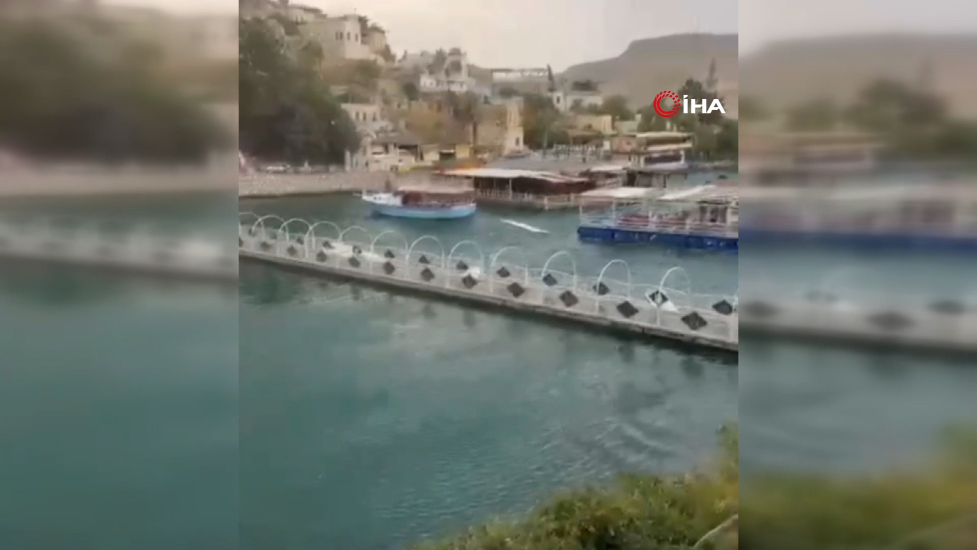 Şanlıurfa'nın Halfeti ilçesinde akşam saatlerinde etkili olan şiddetli fırtına, Fırat