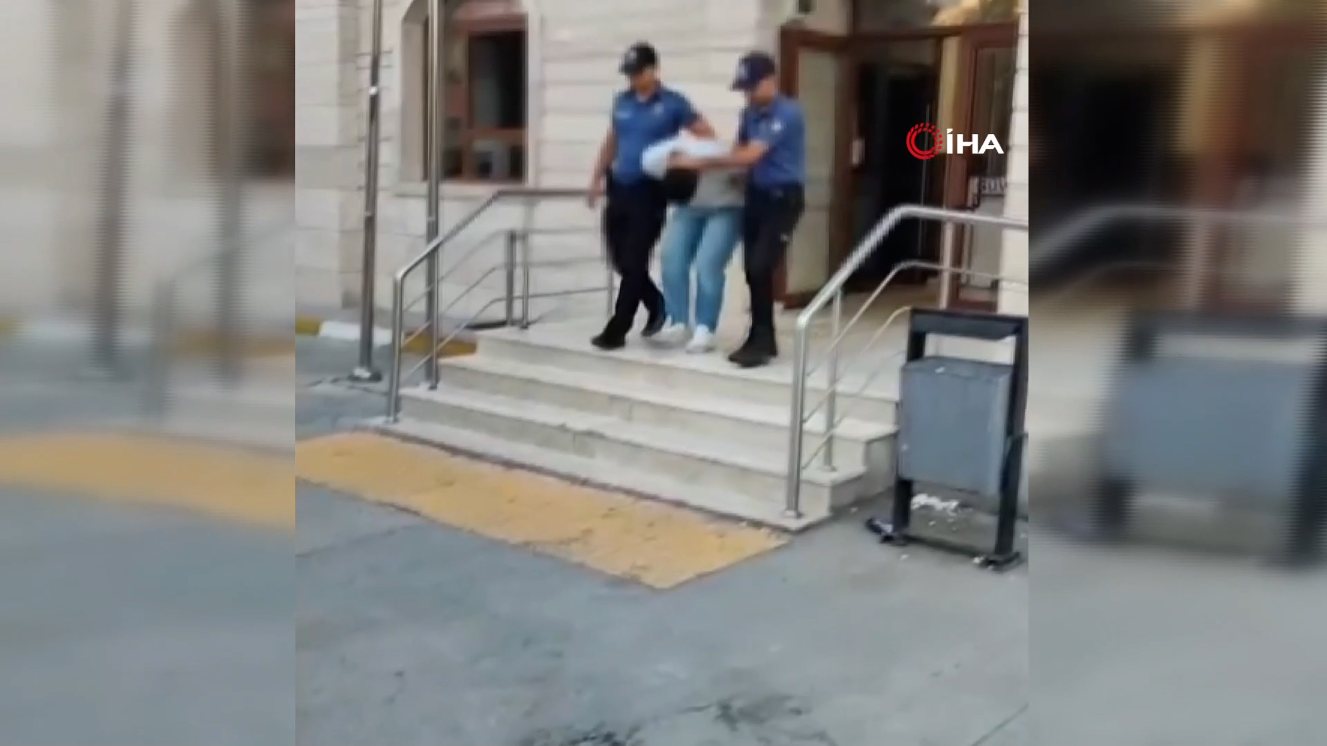 İstanbul Esenyurt'ta bir siteye kargo teslimatı amacıyla girdiği iddia edilen