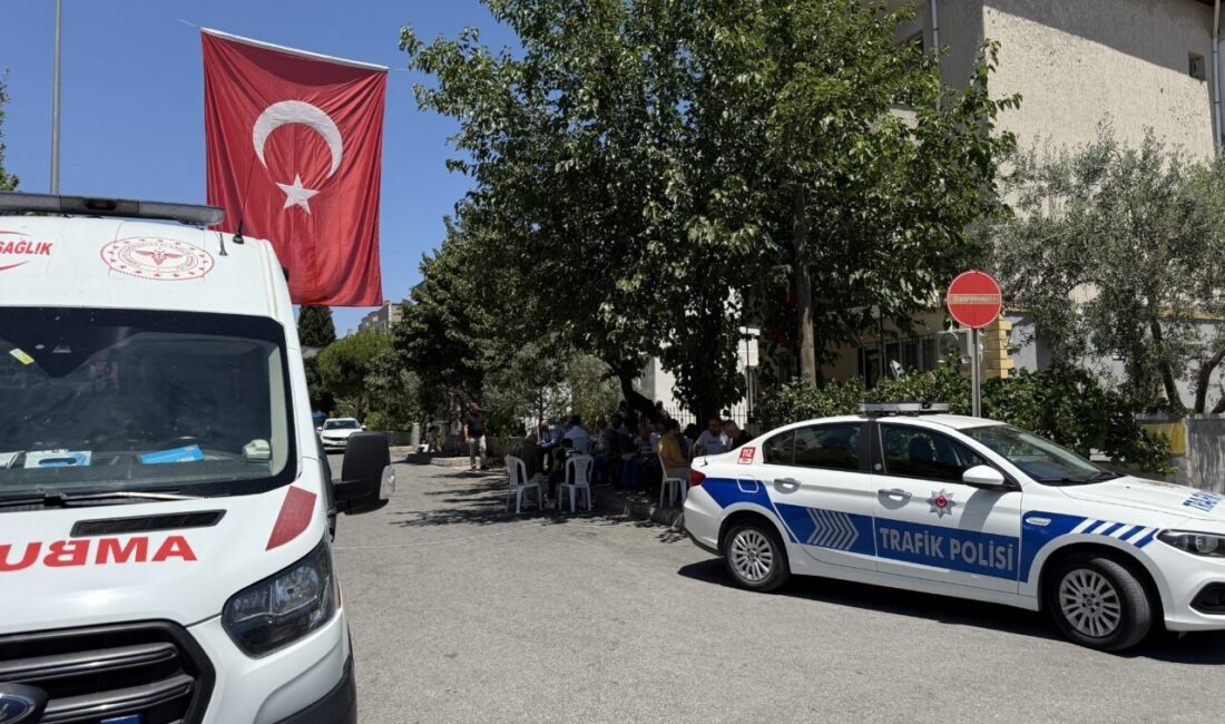 Pençe-Kilit Harekatı bölgesinde terör örgütü mensuplarınca kullanılan bir mağaradaki arama