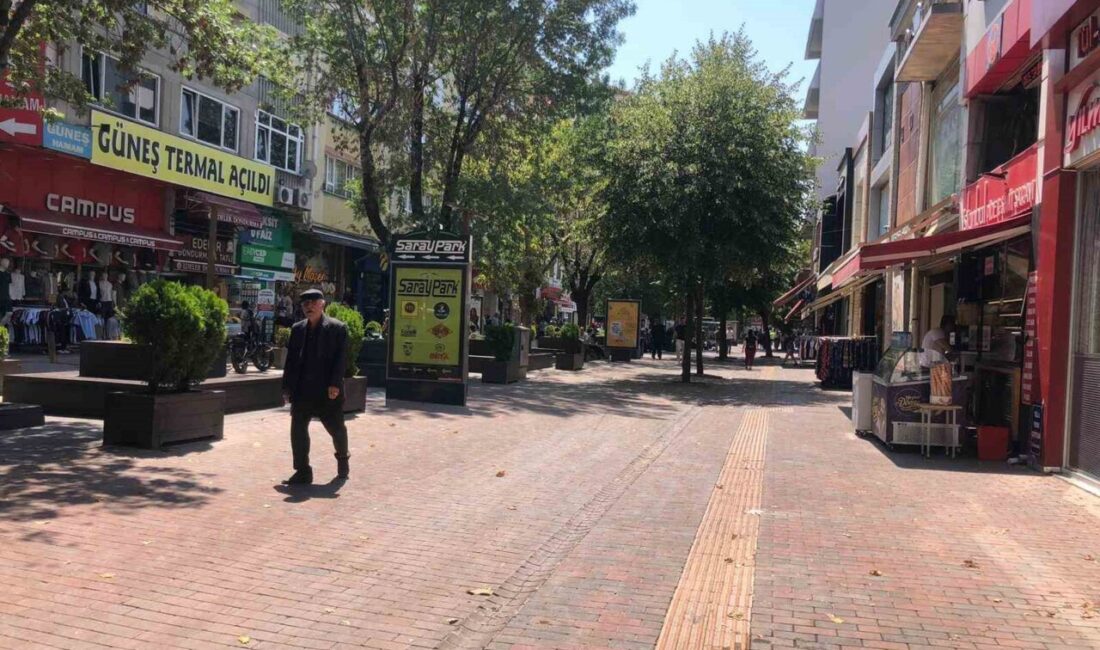 Eskişehir'de mevsim normallerinin üstüne olan hava sıcakları vatandaşların dışarı çıkmasına