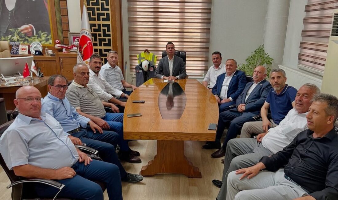Afyonkarahisar Sinanpaşa Kaymakamı Emrah Aslan başkanlığında, belediye başkanları ve ilgili