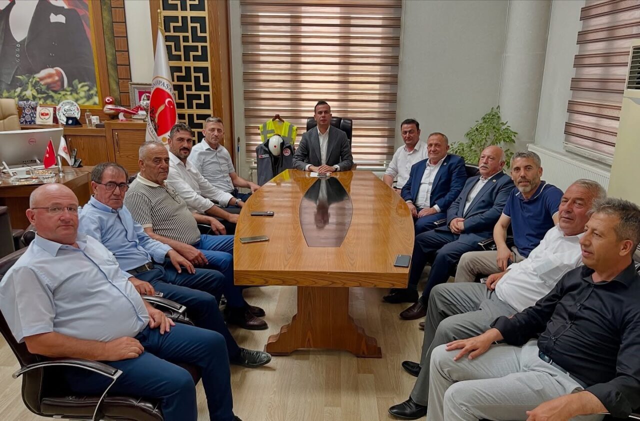 Afyonkarahisar Sinanpaşa Kaymakamı Emrah Aslan başkanlığında, belediye başkanları ve ilgili