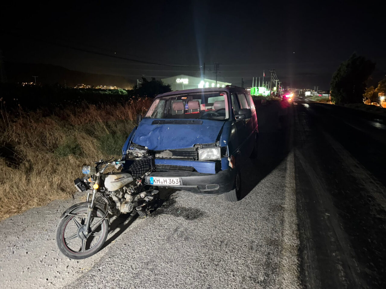Aydın'ın Söke ilçesinde yabancı plakalı minibüsün motosiklete arkadan çarpması sonucu