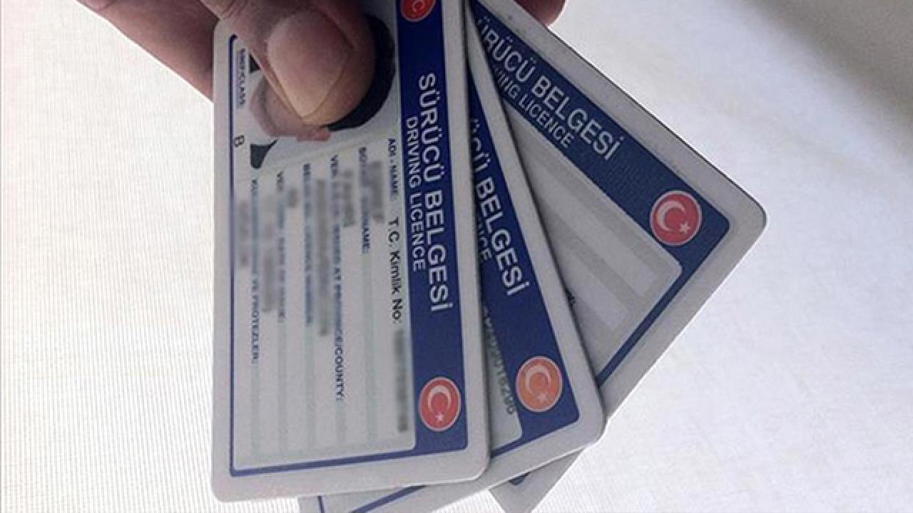 İçişleri Bakanı Ali Yerlikaya, eski tip sürücü belgelerini değiştirme süresinin