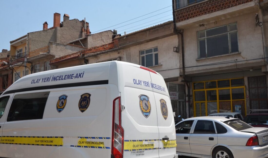 Kütahya'nın Tavşanlı ilçesinde, bir kişi evinde ölü bulundu.