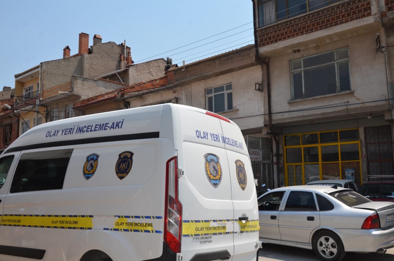 Kütahya'nın Tavşanlı ilçesinde, bir kişi evinde ölü bulundu.