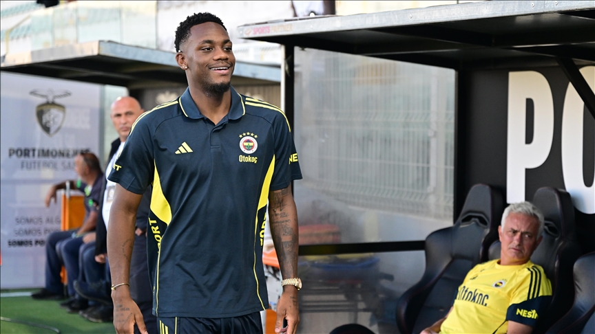 Fenerbahçe'nin yeni forvet oyuncusu Jhon Duran, Portekiz'deki kamp döneminde yaptığı