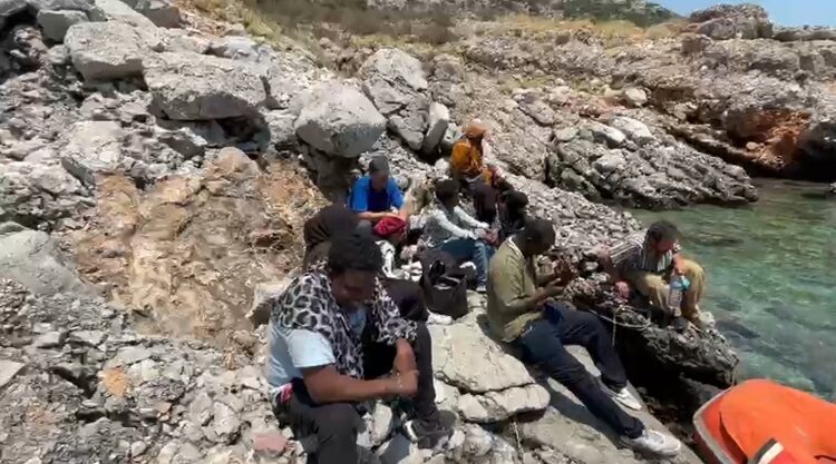 Muğla’nın Marmaris ilçesinde karadan ulaşımın mümkün olmadığı bir koyda 11