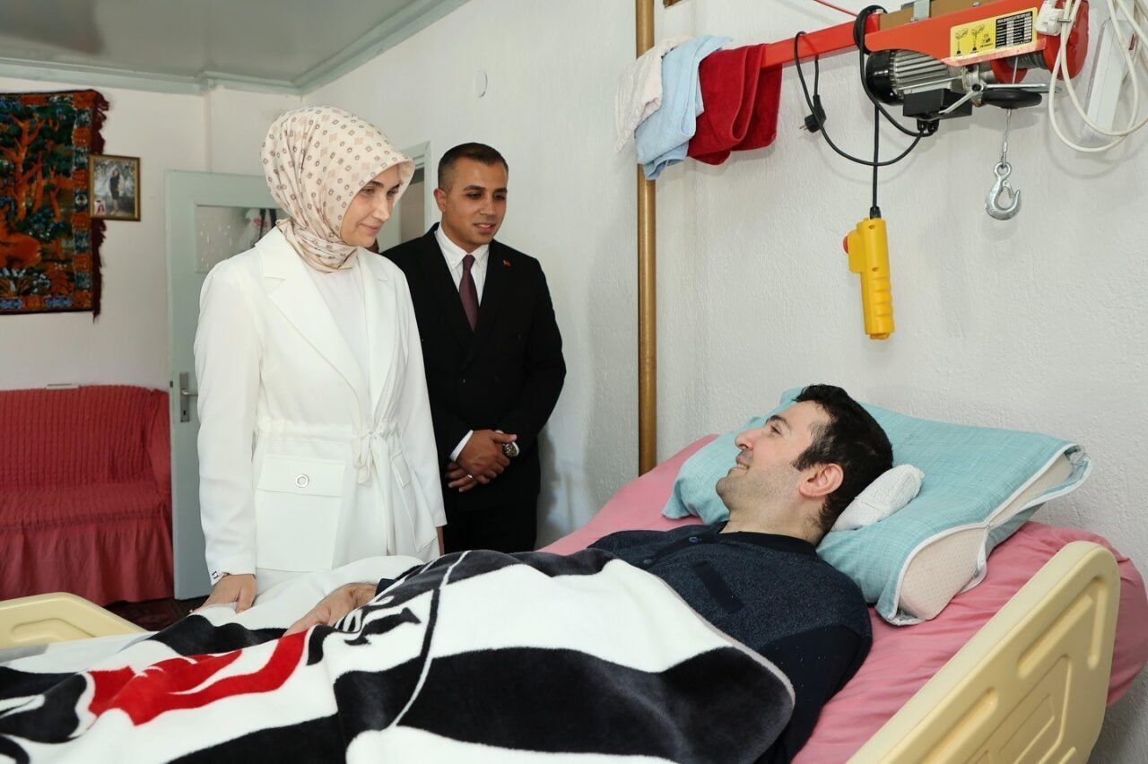 Afyonkarahisar Valisi Doç. Dr. Kübra Güran Yiğitbaşı, geçirdiği trafik kazası