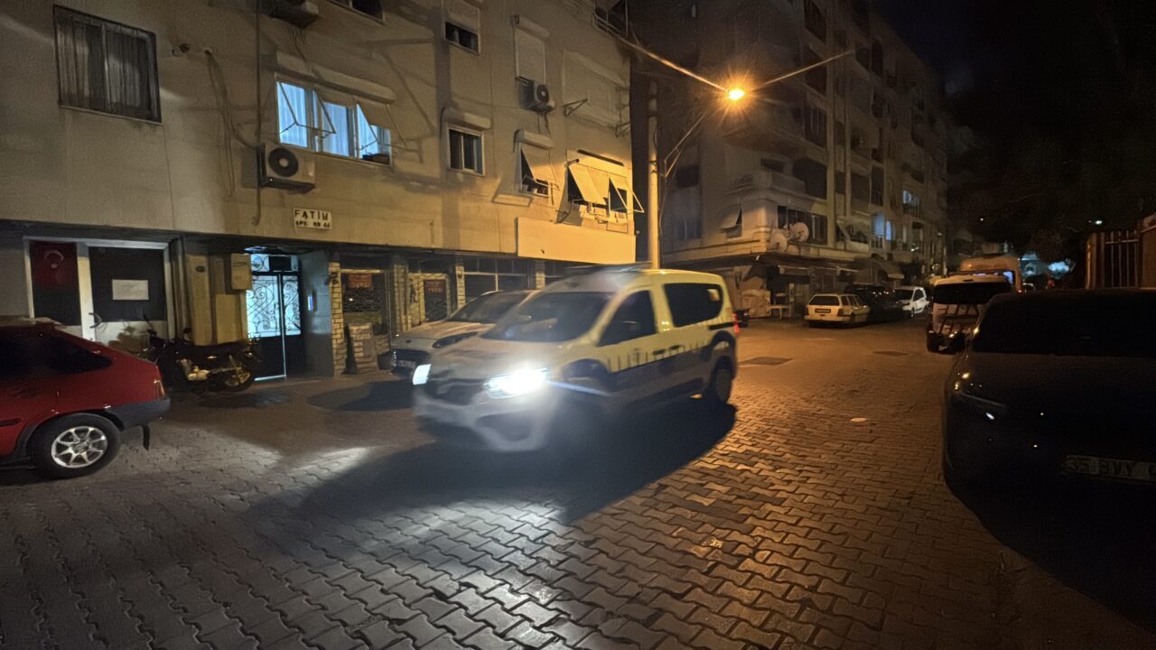 İzmir’in Bayraklı ilçesinde yalnız yaşayan 73 yaşındaki Işıl Kayran, evinde