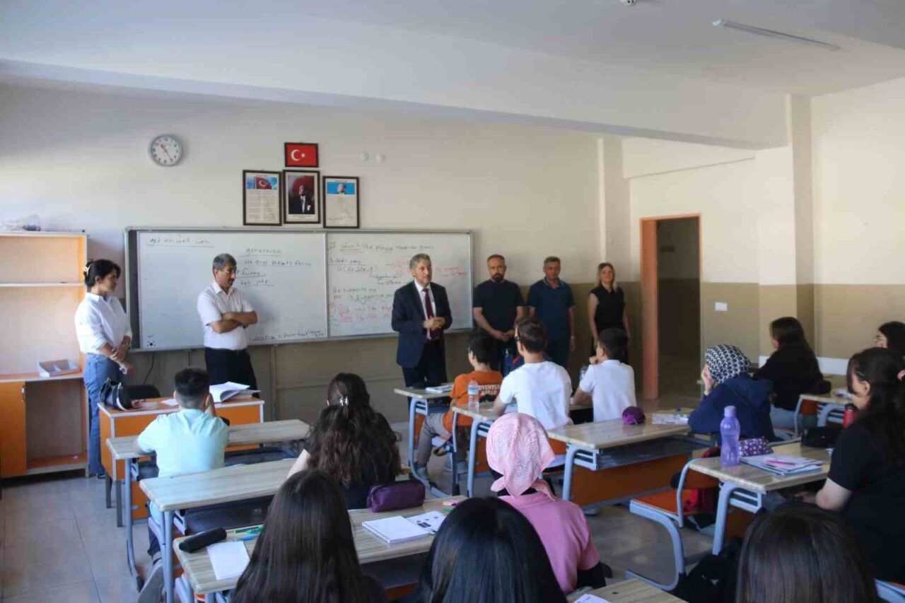 Kütahya İl Millî Eğitim Müdürü Mustafa Yılmaz ve Şube Müdürü