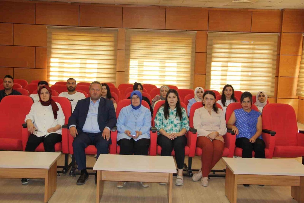 Afyonkarahisar Devlet Hastanesi bünyesinde, 12. Dönem Yoğun Bakım Hemşireliği Sertifikalı