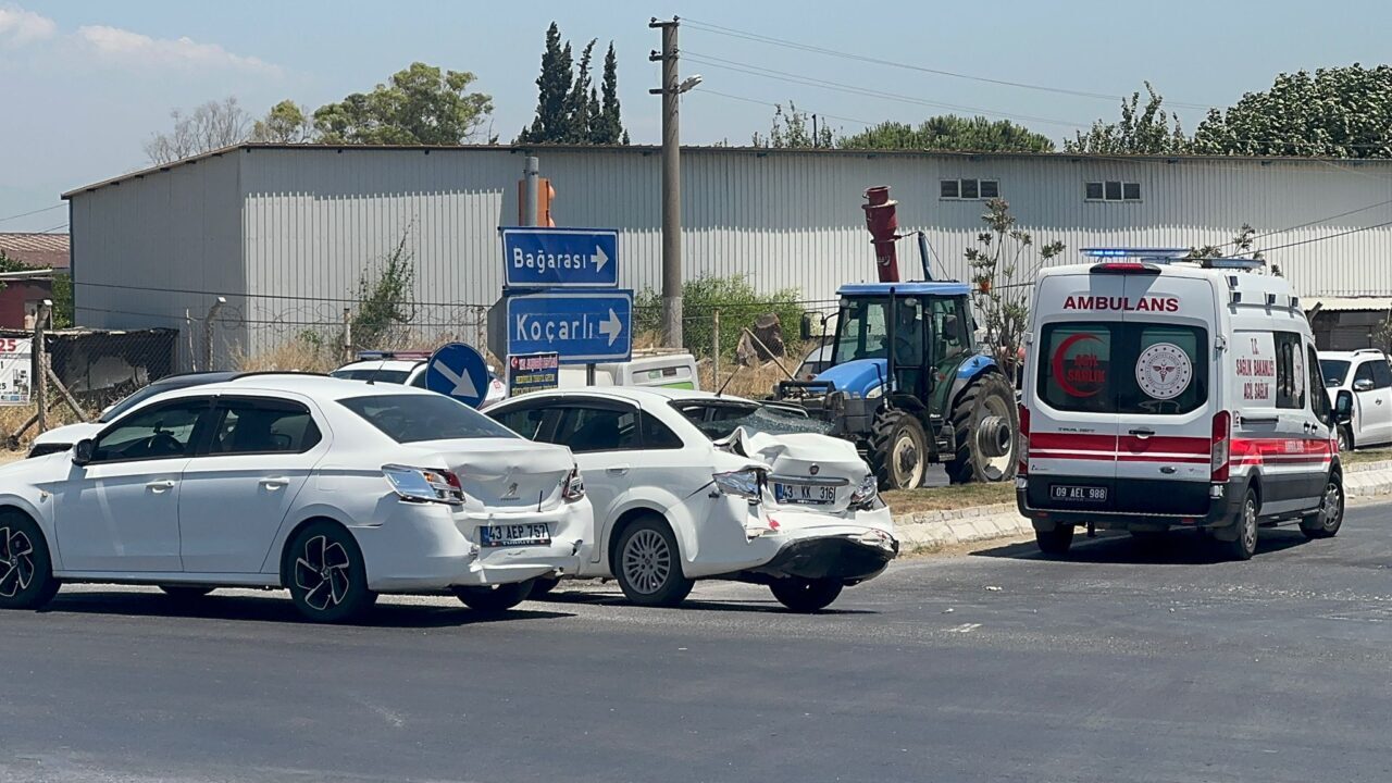 Söke'de 4 aracın karıştığı zincirleme trafik kazasında 2 kişi yaralandı.