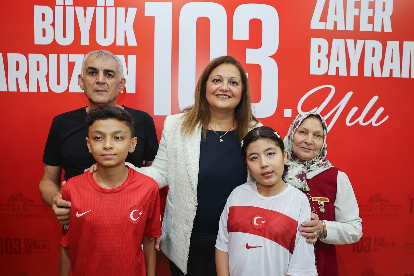 Afyonkarahisar’da valilik tarafından 30 Ağustos Resepsiyonu düzenlendi. Resepsiyona siyaset, iş