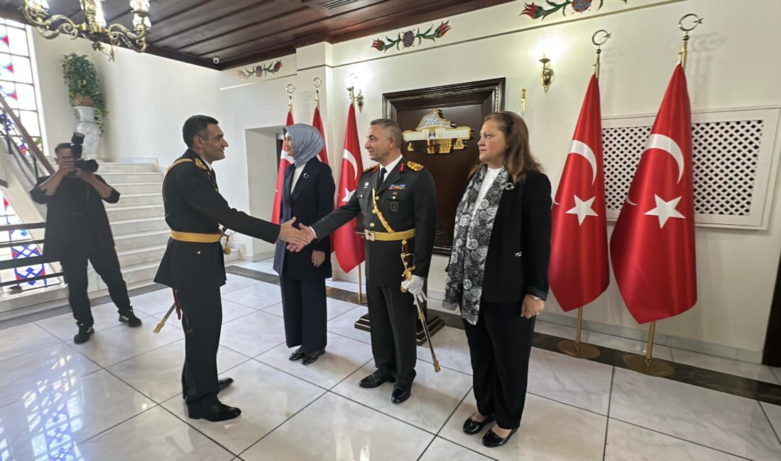 Afyonkarahisar’da 30 Ağustos Zafer Bayramı coşkuyla başladı. Kocatepe Parkı’ndaki Atatürk