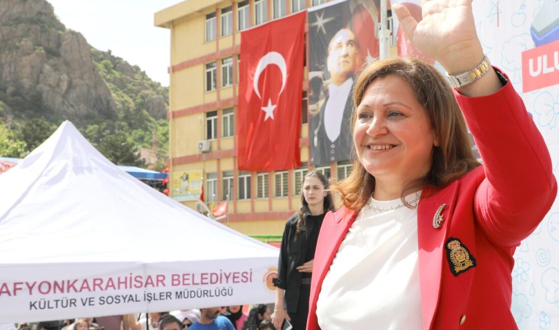 Belediye Başkanı Burcu Köksal, kendisini sosyal medyada hedef alan trollere