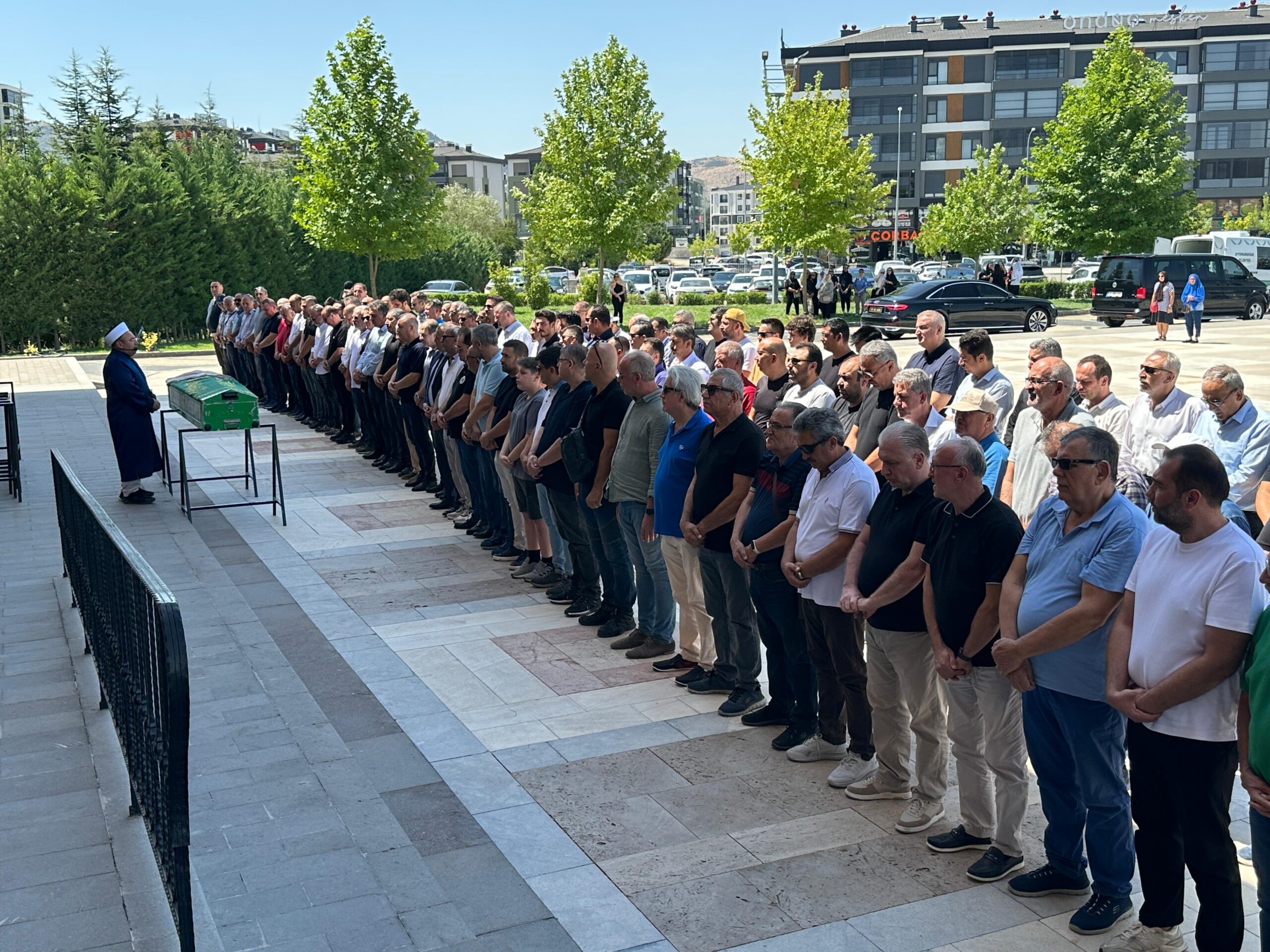 
Afyonkarahisar basınında sevilen isimlerden, Gazete 3 köşe yazarımız ve ekonomist