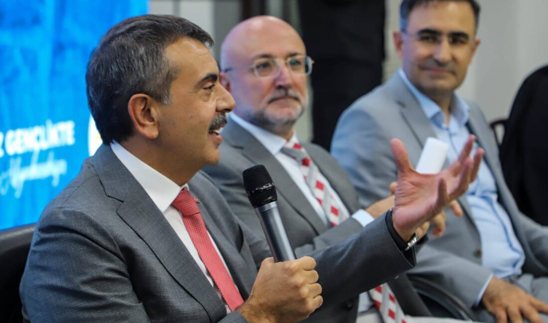 AK Parti gençliği ile buluşan Millî Eğitim Bakanı Prof. Dr.