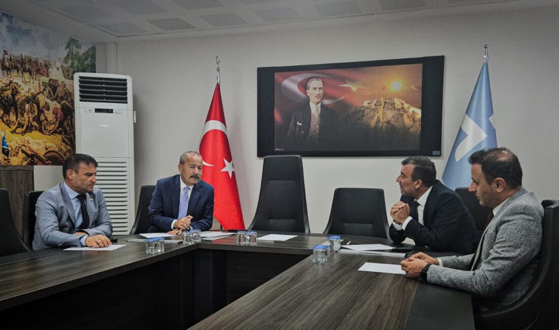 Milliyetçi Hareket Partisi Afyonkarahisar Milletvekili Mehmet Taytak, İl Başkanı Ahmet