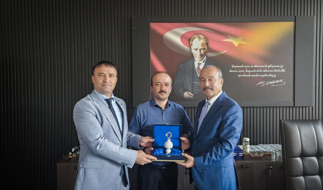 Milliyetçi Hareket Partisi Afyonkarahisar Milletvekili Mehmet Taytak ve İl Başkanı
