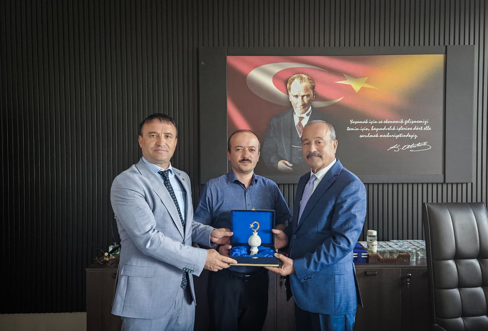 Milliyetçi Hareket Partisi Afyonkarahisar Milletvekili Mehmet Taytak ve İl Başkanı