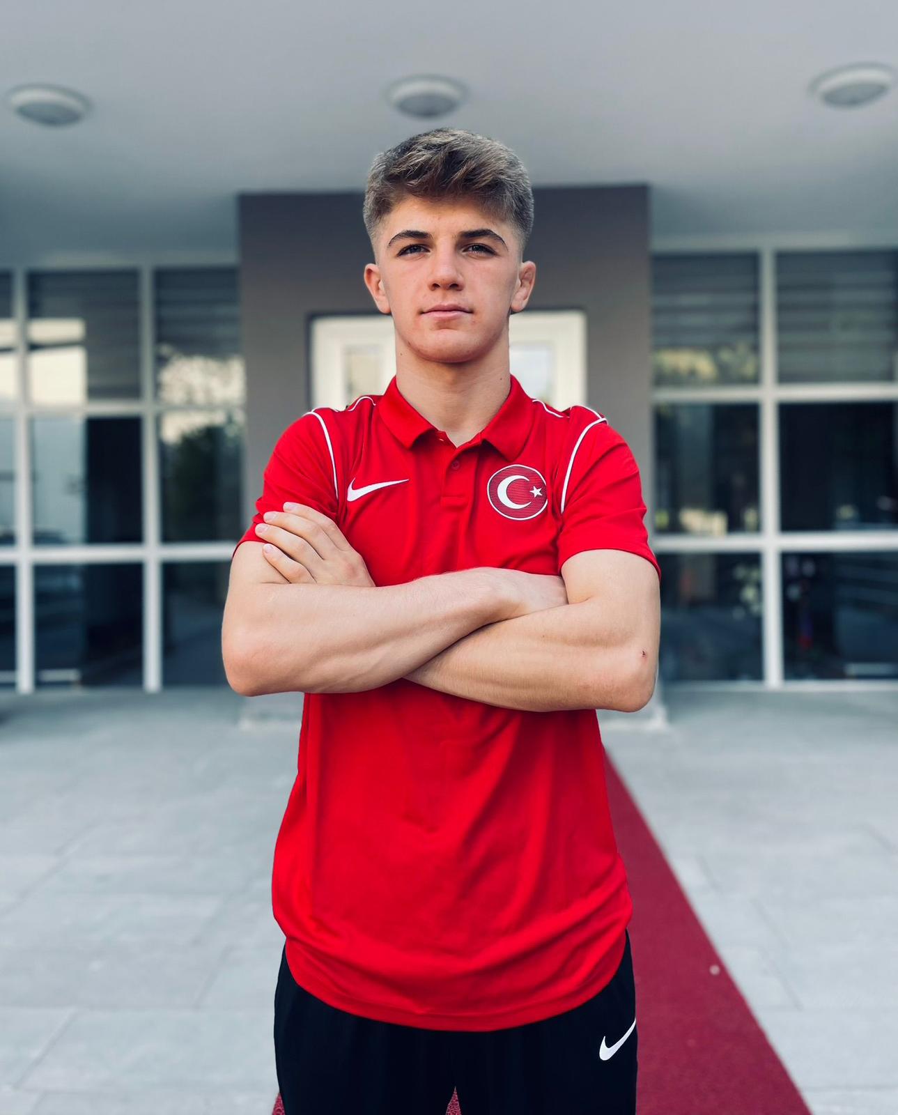 
Afyonkarahisar Türkiye Olimpiyat Hazırlık Merkezi sporcusu Umut Talha Uslu, 17-24