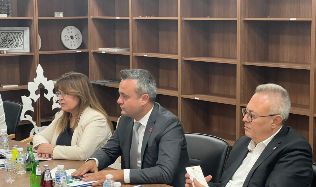Cumhuriyet Halk Partisi (CHP) Uşak Milletvekili Ali Karaoba, bölge temasları